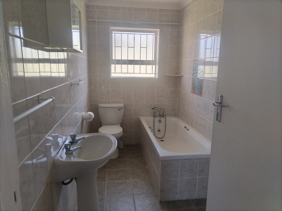 To Let 3 Bedroom Property for Rent in Dana Bay Western Cape